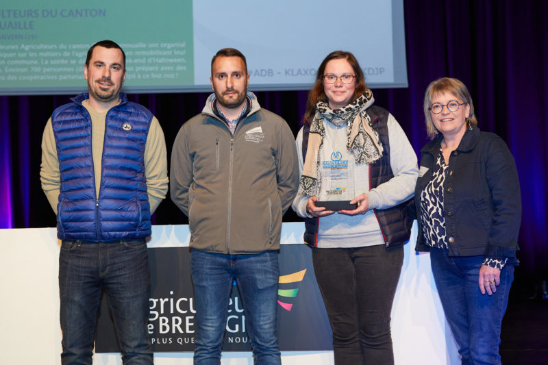 Lauréats dans la catégorie Groupes d'Agriculteurs avec Dominique Gautier